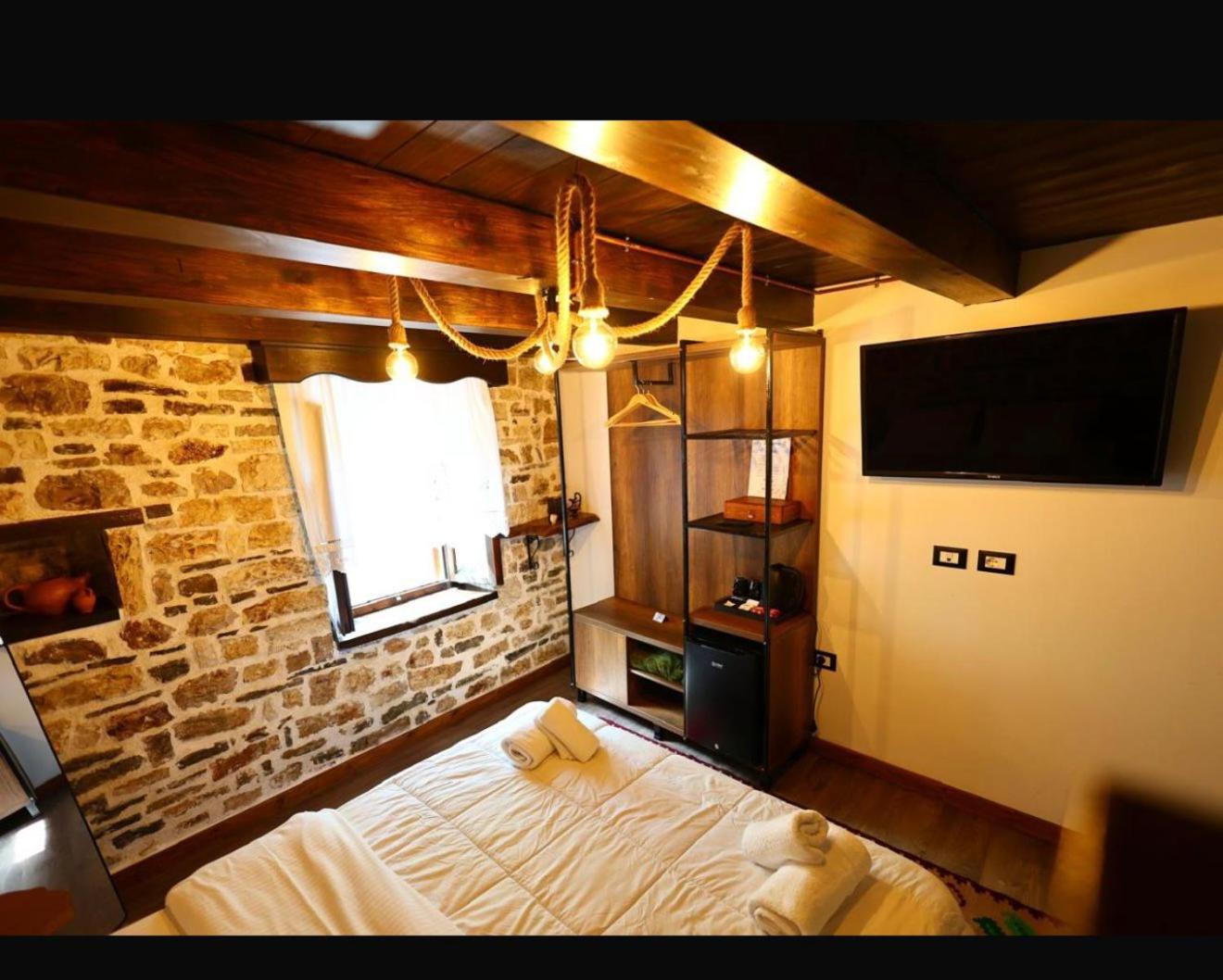 Ador Boutique Hotel Berat Exterior photo